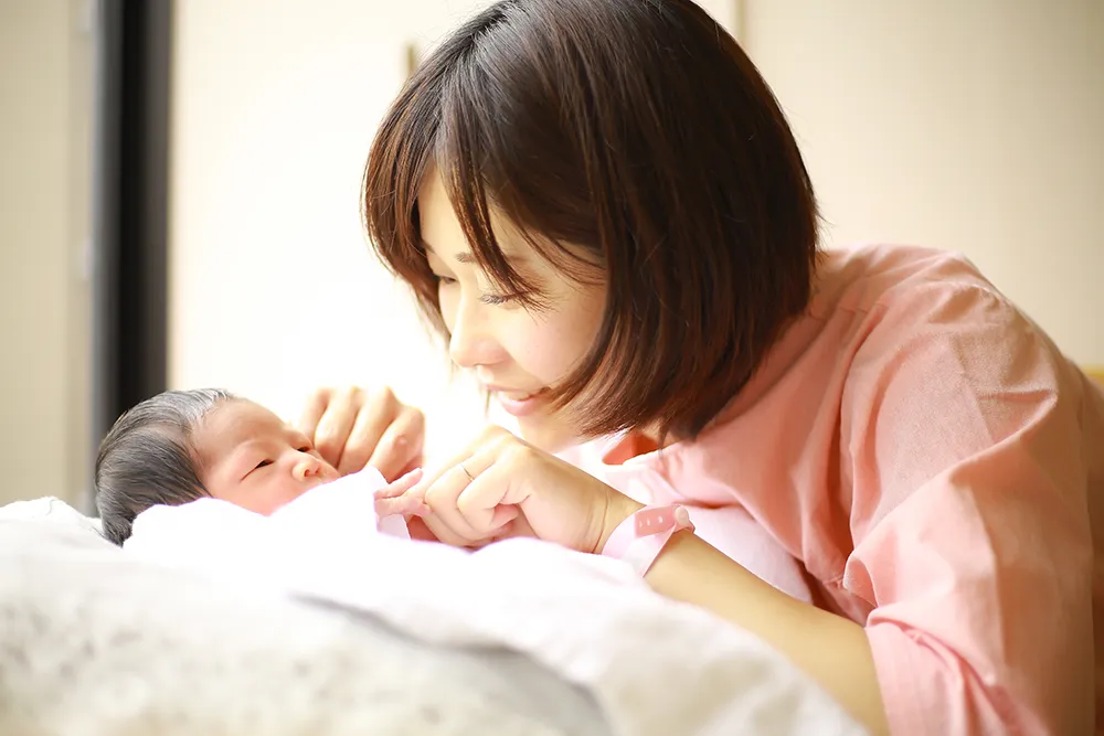 新生児と母親